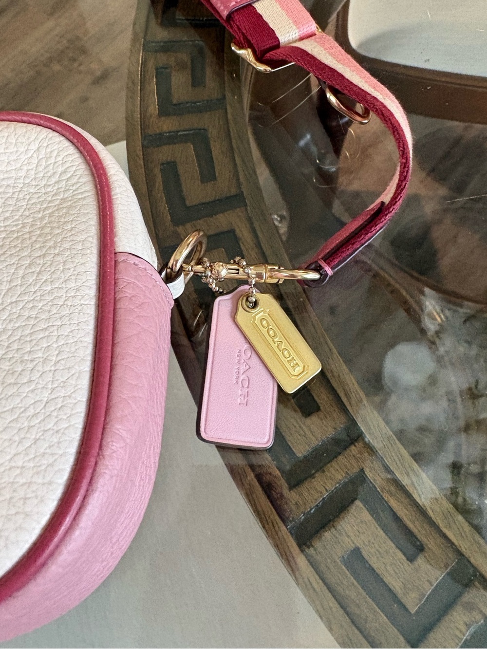 🩷🩷COACH MINI JAMIE PEBBLED LEATHER CAMERA BAG WITH A HEART MOTIF!🩷🩷CA072 - Picture 4 of 10